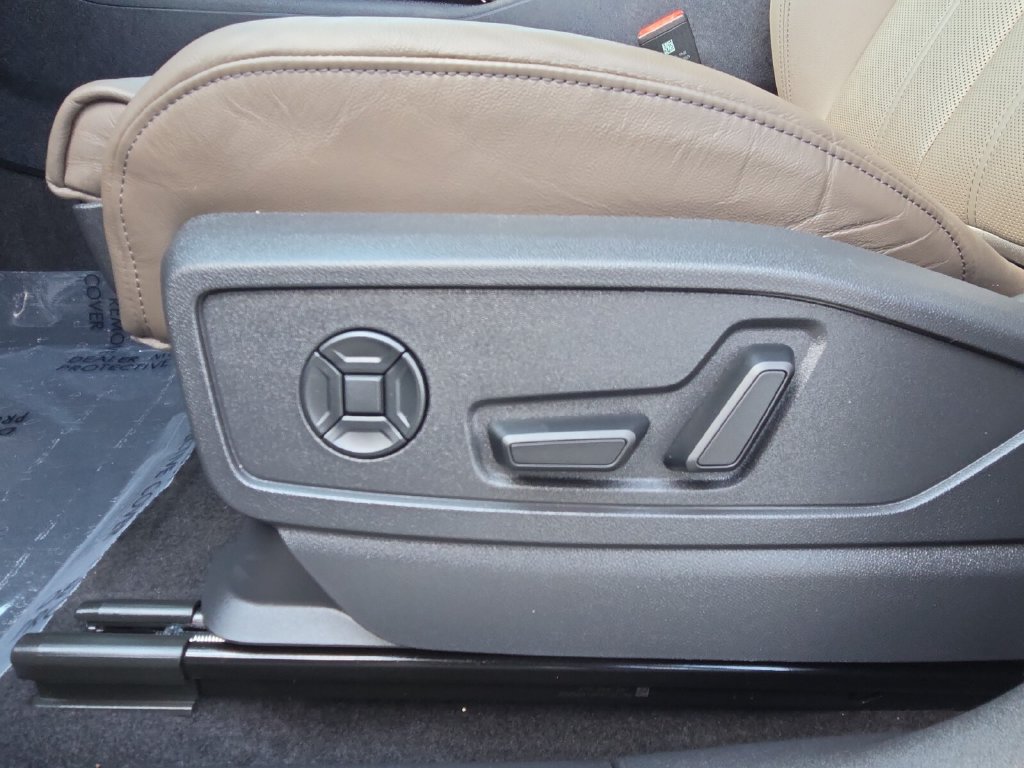 Certified 2025 Audi Q5 Premium AWD/4WD image 11