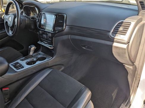 Certified 2022 Jeep Grand Cherokee Laredo X image 32