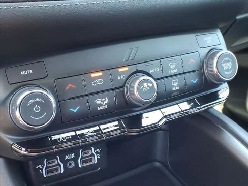 Used 2022 Dodge Durango SXT w/ Anodized Platinum Package image 37