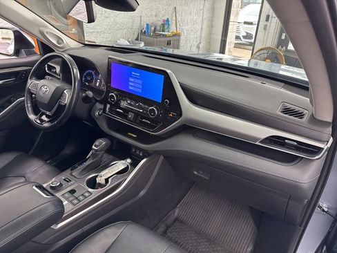 Used 2023 Toyota Highlander Platinum image 56