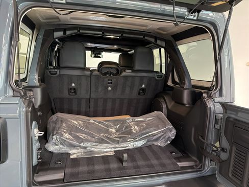 Used 2025 Jeep Wrangler Unlimited Rubicon 392 image 26