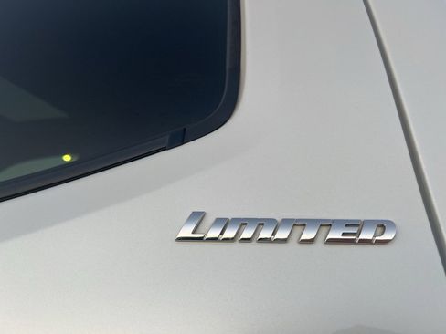 Used 2021 Toyota Tacoma Limited image 8