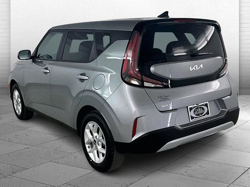 Used 2025 Kia Soul LX FWD image 4
