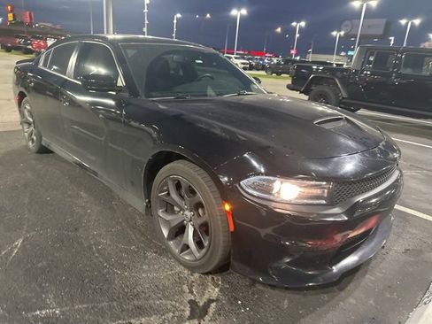 Used 2019 Dodge Charger GT image 3