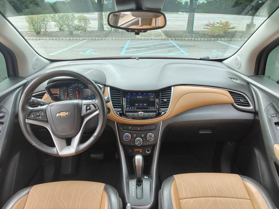 Used 2020 Chevrolet Trax LT w/ LT Convenience Package AWD/4WD image 16