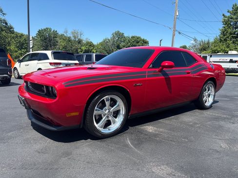 Used 2012 Dodge Challenger R/T RWD image 3