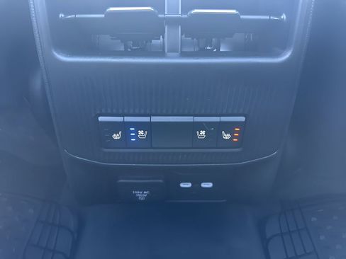 Used 2024 Jeep Wagoneer Launch Edition image 14