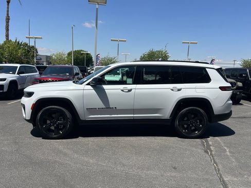 New 2026 Jeep Grand Cherokee L Limited w/ Limited Altitude Package AWD/4WD image 3
