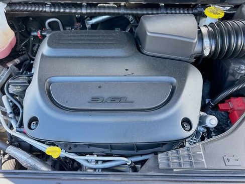 Used 2024 Chrysler Pacifica Pinnacle FWD image 39
