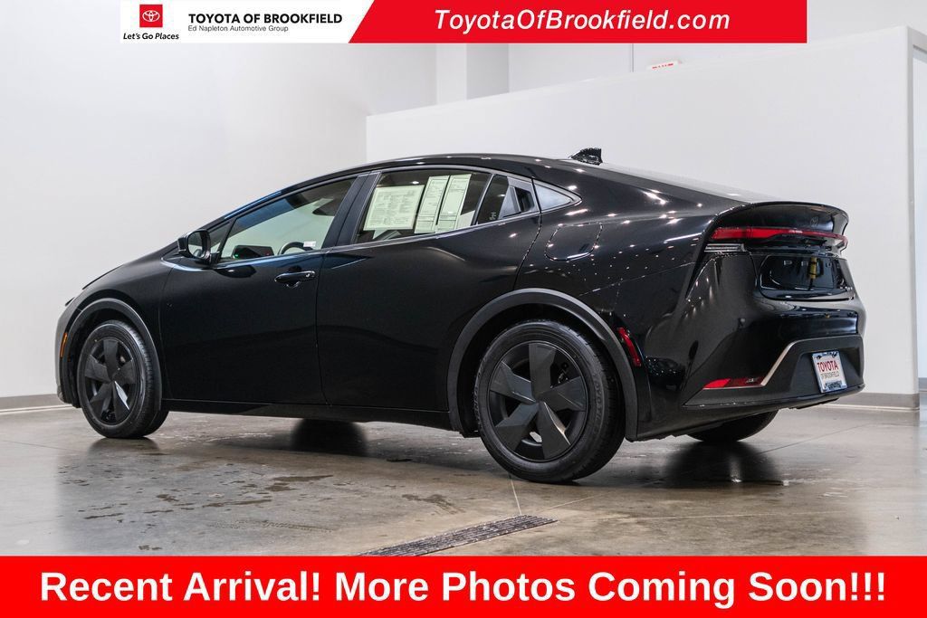 Used 2025 Toyota Prius LE FWD image 6