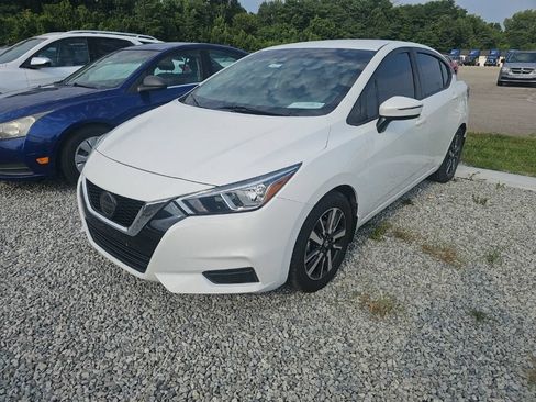 Used 2020 Nissan Versa SV FWD image 4