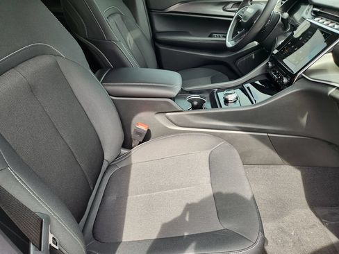 New 2026 Jeep Grand Cherokee Laredo AWD/4WD image 10