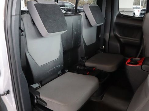 Used 2019 Toyota Tacoma SR image 38