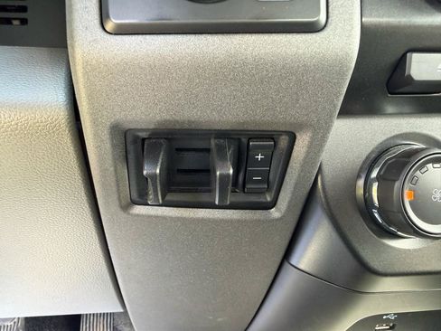 Used 2017 Ford F350 XL w/ Power Equipment Group AWD/4WD image 32
