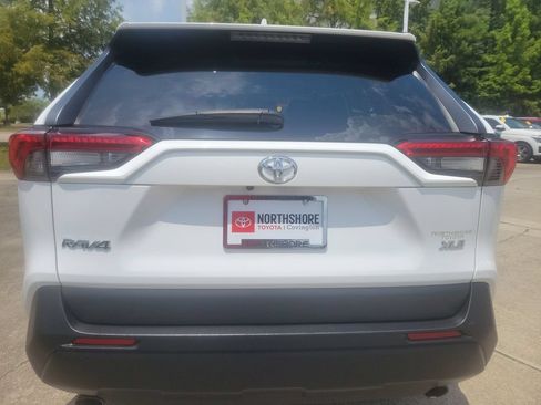 Certified 2022 Toyota RAV4 XLE FWD image 5