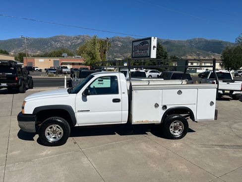 Used 2004 Chevrolet Silverado 2500 4x4 Regular Cab image 2