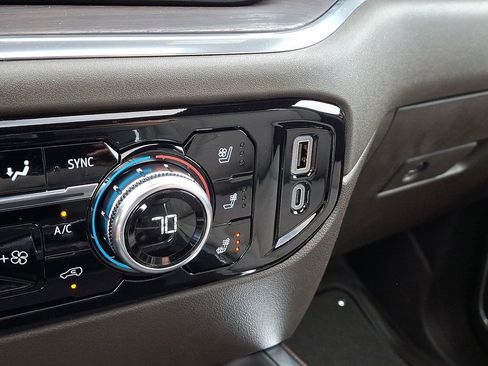 New 2025 GMC Sierra 2500 SLT w/ SLT Premium Package image 17