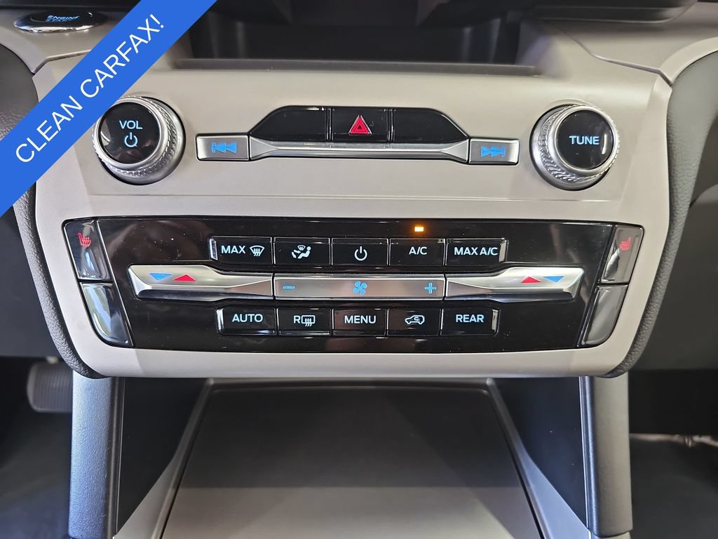 Used 2023 Ford Explorer XLT AWD/4WD image 22