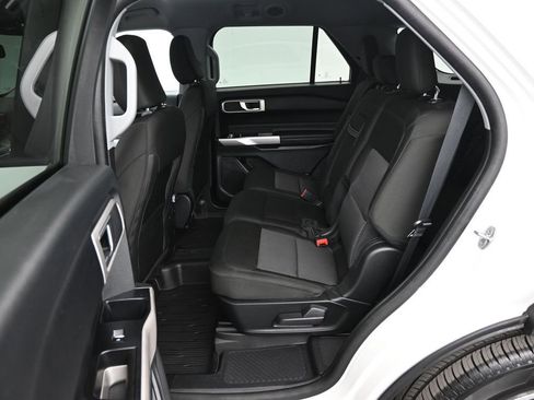 Used 2022 Ford Explorer XLT image 13