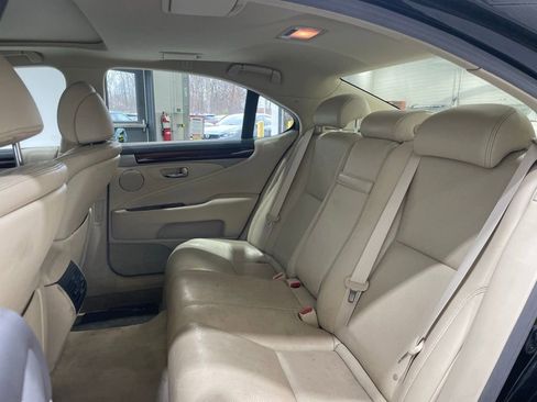 Used 2014 Lexus LS 460 AWD w/ Comfort Package image 18