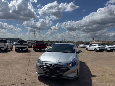 Used 2020 Hyundai Elantra SEL image 5