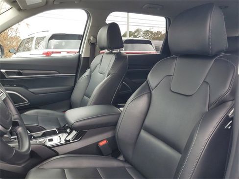 Used 2024 Kia Telluride LX image 14
