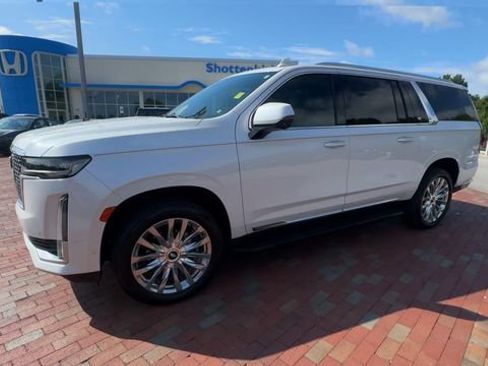 Used 2024 Cadillac Escalade ESV Premium Luxury RWD image 7