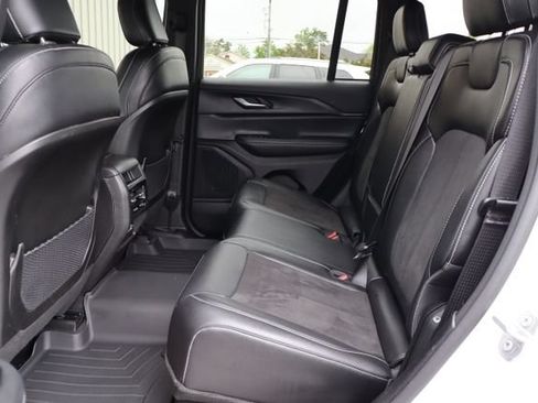 Used 2023 Jeep Grand Cherokee Altitude AWD/4WD image 38
