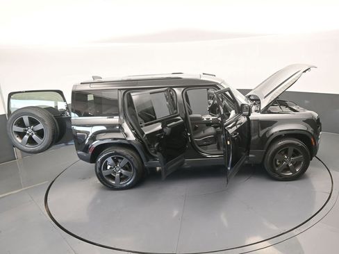 Used 2025 Land Rover Defender 110 S image 83