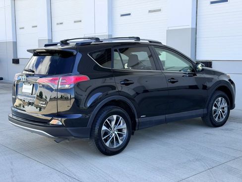 Used 2017 Toyota RAV4 XLE w/ Carpet Mat Package AWD/4WD image 5