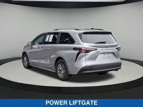 Used 2023 Toyota Sienna XLE image 6