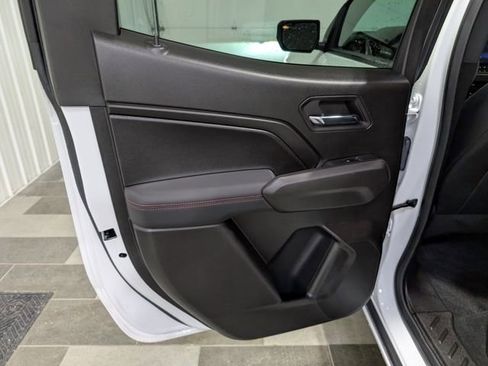 Used 2023 Chevrolet Colorado Z71 w/ Z71 Convenience Package 2 image 9