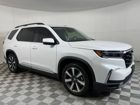 Used 2025 Honda Pilot Touring image 8