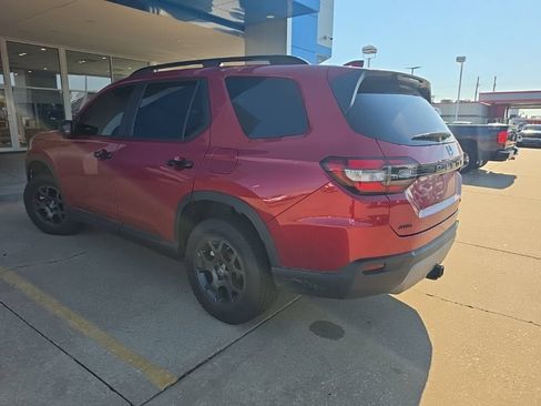 Used 2025 Honda Pilot TrailSport image 3