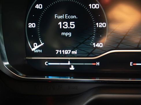 Used 2023 GMC Yukon XL SLT image 32