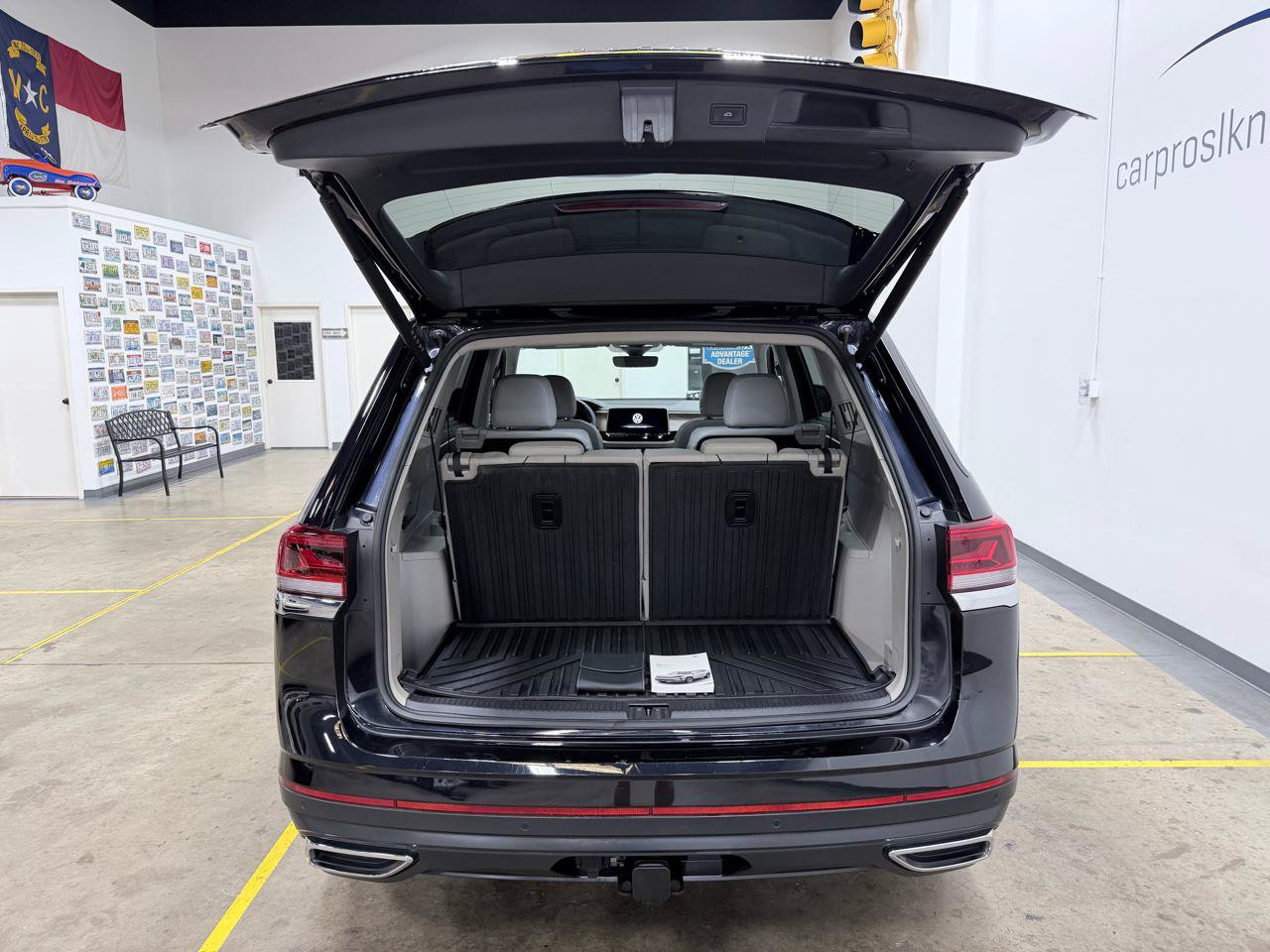 Used 2024 Volkswagen Atlas SE w/ Black Wheel Package AWD/4WD image 25