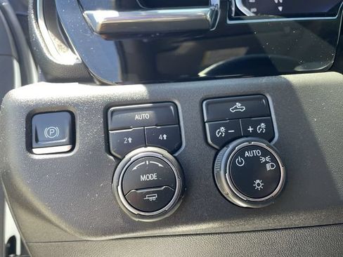 Used 2023 Chevrolet Silverado 1500 LT AWD/4WD image 17