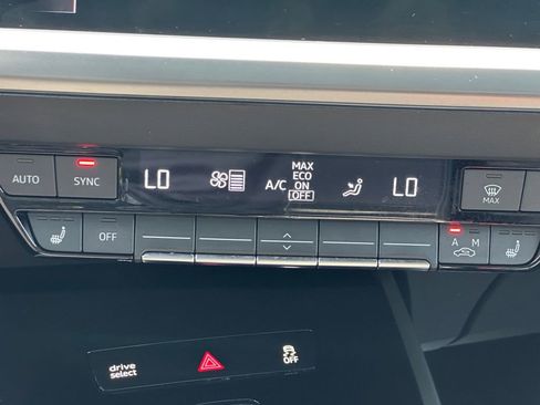 Used 2023 Audi Q4 e-tron Premium Plus w/ Premium Plus image 17