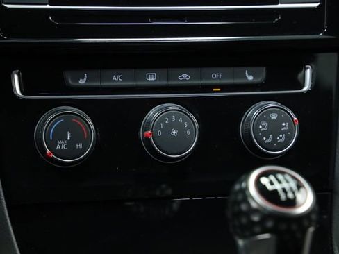 Used 2019 Volkswagen Golf 4-Door image 18