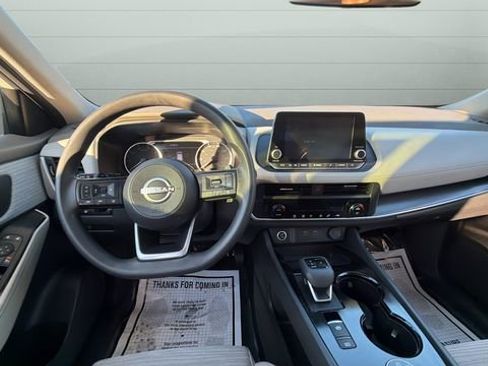 Used 2023 Nissan Rogue SV image 18