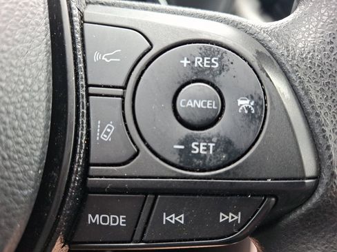 Used 2021 Toyota RAV4 XLE AWD/4WD image 21
