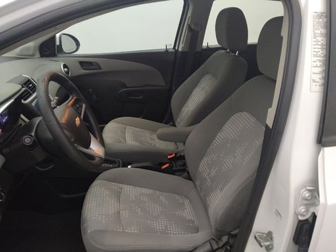 Used 2019 Chevrolet Sonic LT FWD image 17