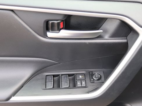 Certified 2025 Toyota RAV4 XLE FWD image 21