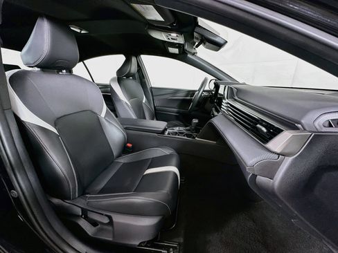 Used 2025 Toyota Camry SE FWD image 29