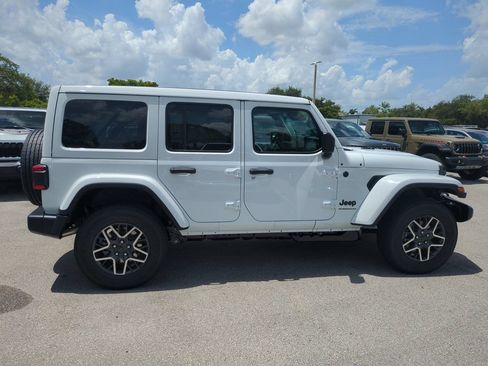 New 2026 Jeep Wrangler Unlimited Sahara AWD/4WD image 4