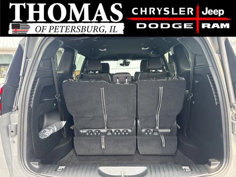 Used 2024 Chrysler Pacifica Touring-L w/ S Appearance Package FWD image 23