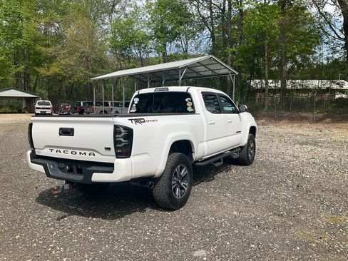 Used 2017 Toyota Tacoma TRD Sport image 5