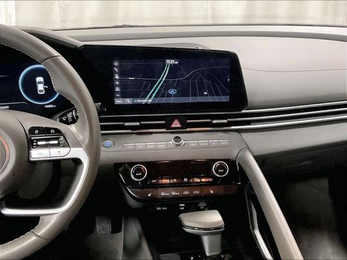 Used 2023 Hyundai Elantra SEL w/ Convenience Package image 18