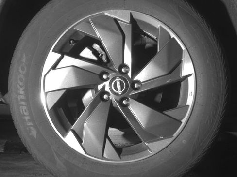 Used 2025 Nissan Rogue SV image 15