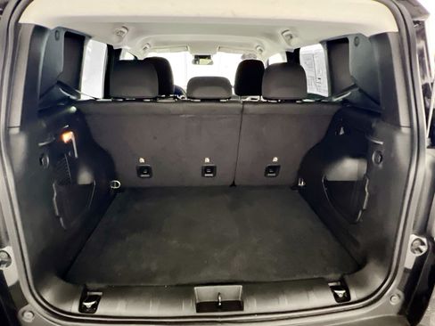 Used 2023 Jeep Renegade Latitude AWD/4WD image 32